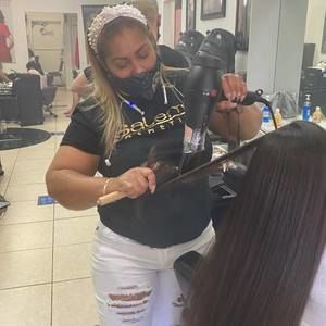 Meet your Posher, Elizabeth